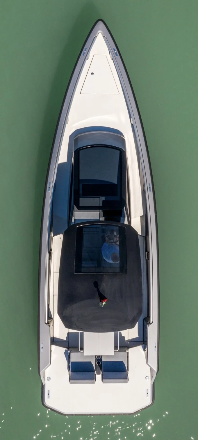 Como 32 electric yacht top view