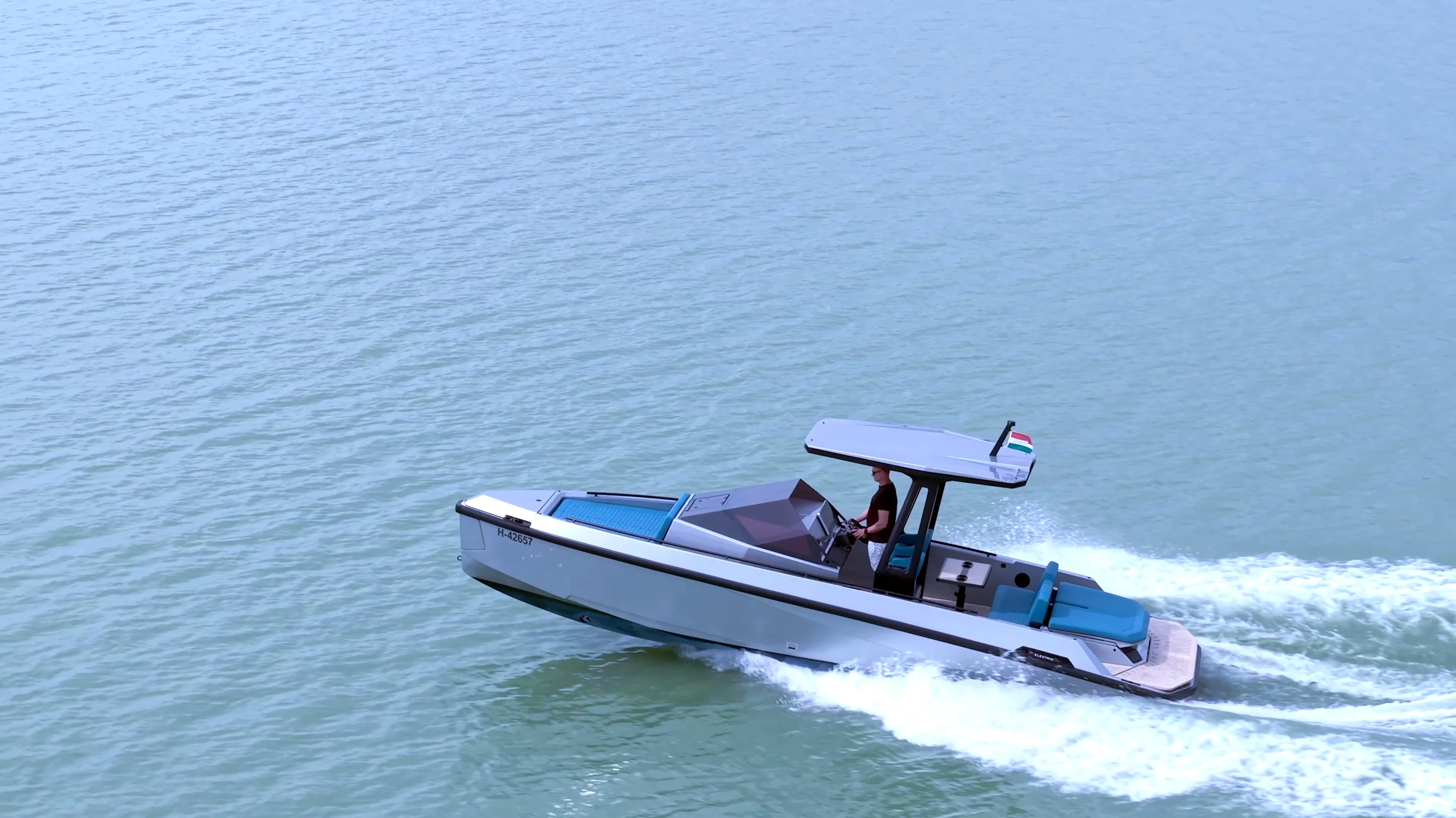 Como 28 Cabin electric boat
